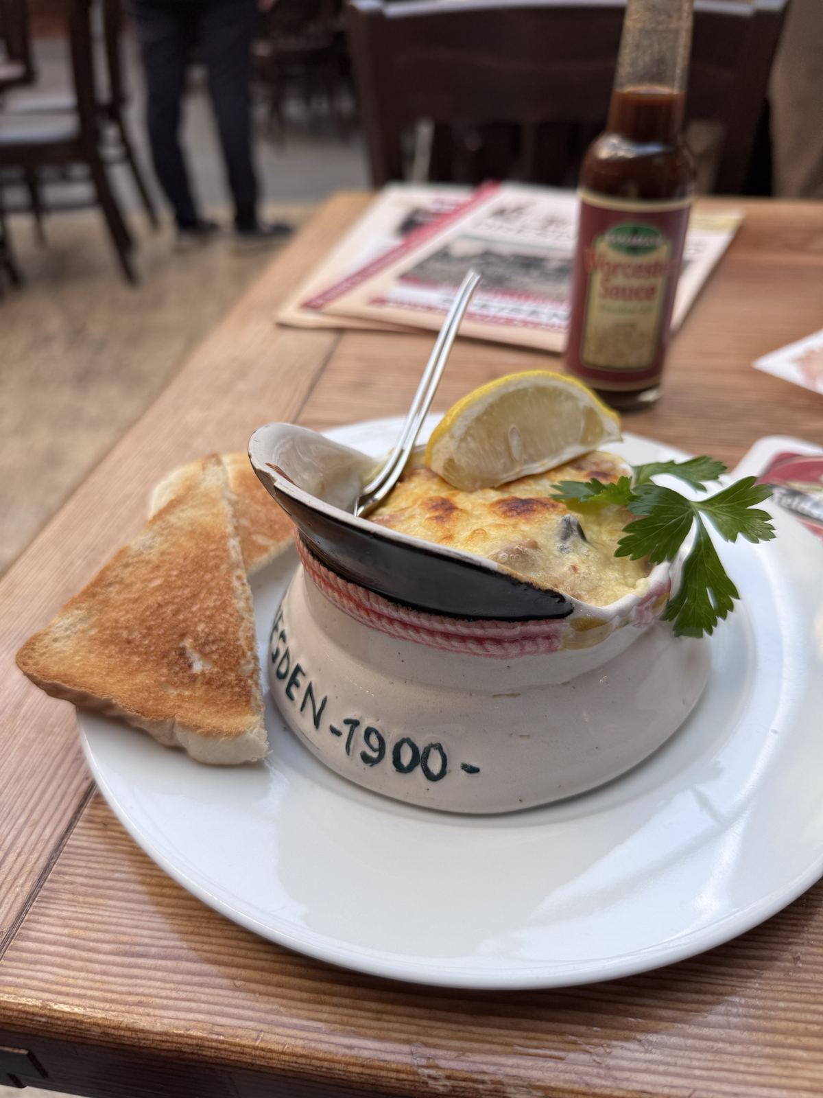 Würzfleisch served in the Dresden 1900 cap-shaped dish with toast.